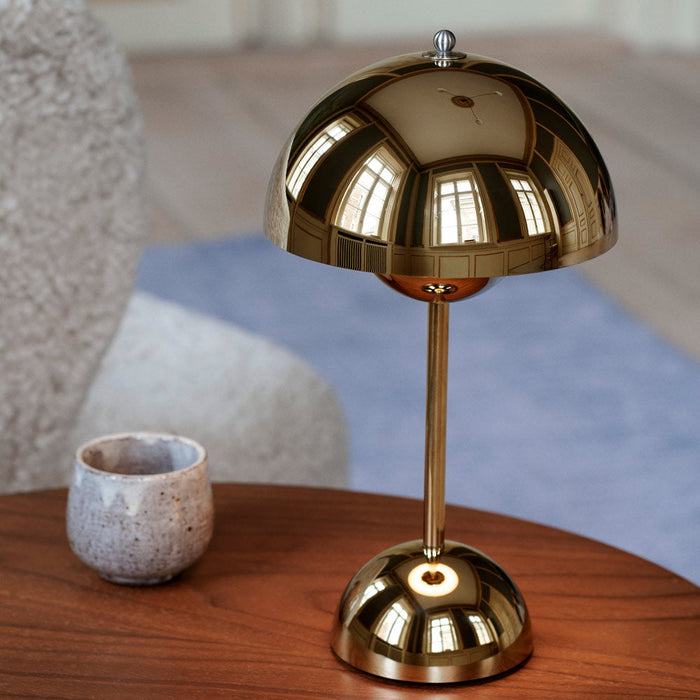 Flowerpot Portable Table Lamp in Detail.