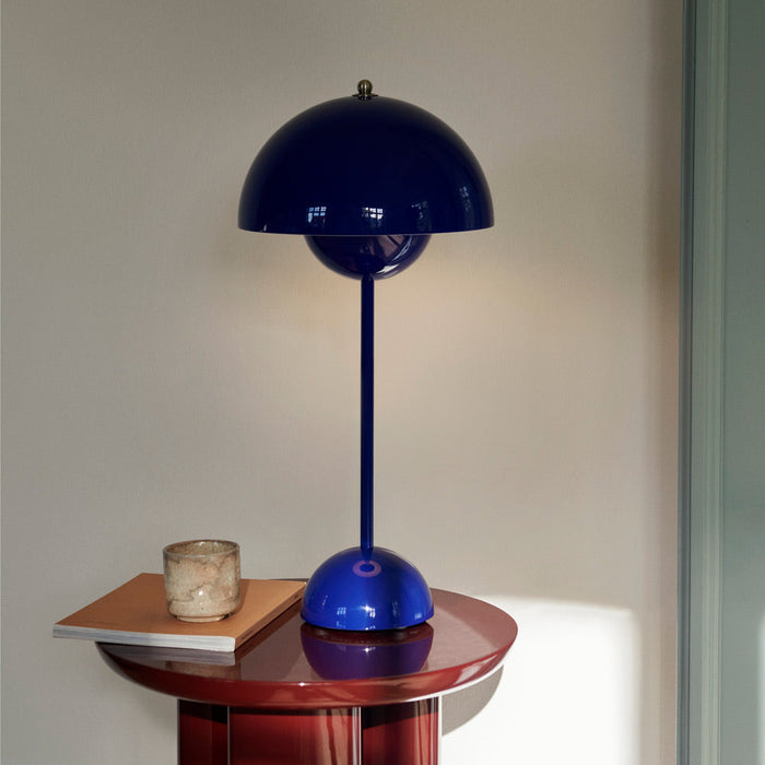 Flowerpot Table Lamp in Detail.