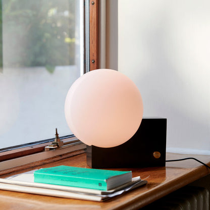 Journey SHY1 LED Table Lamp in Detail.