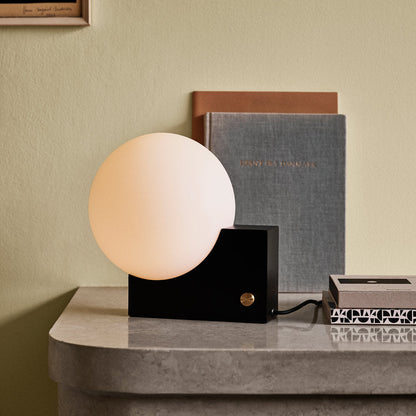 Journey SHY1 LED Table Lamp in Detail.