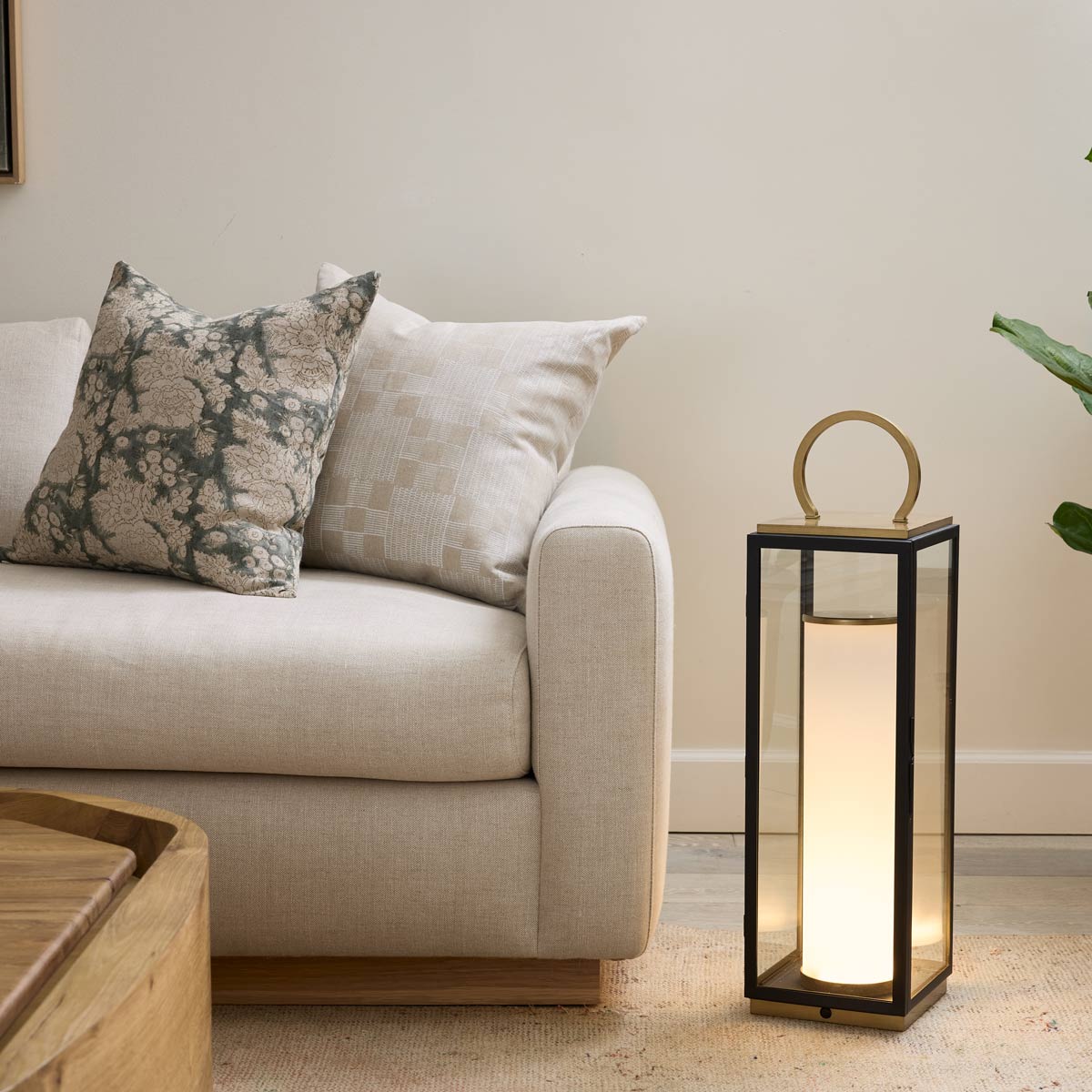 Gareth Outdoor LED Table Lamp in Detail.