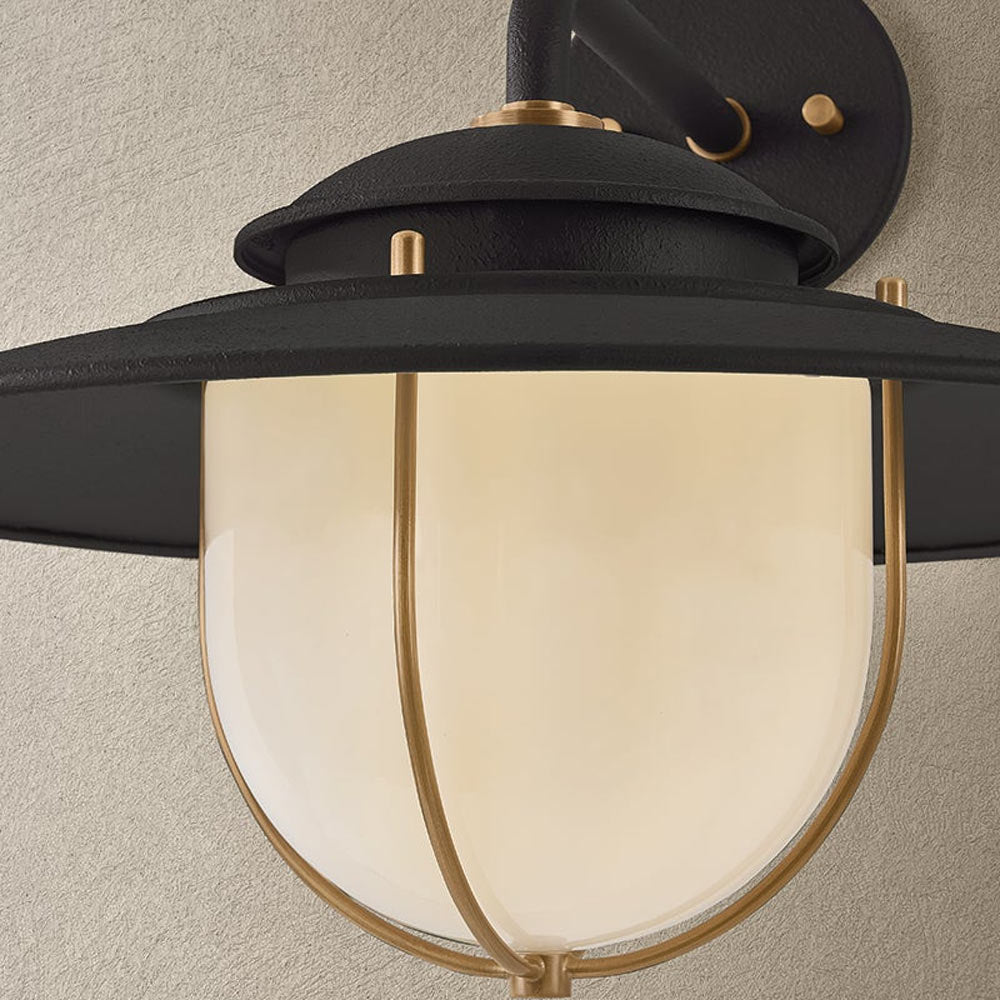 Greentree Outdoor Wall Light in Detail.