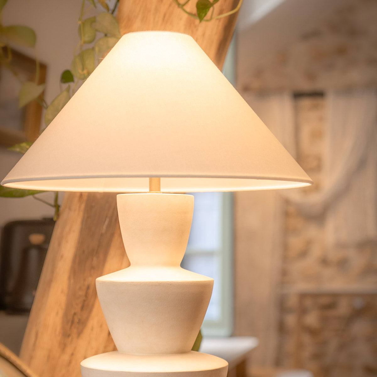 Kamas Table Lamp in Detail.