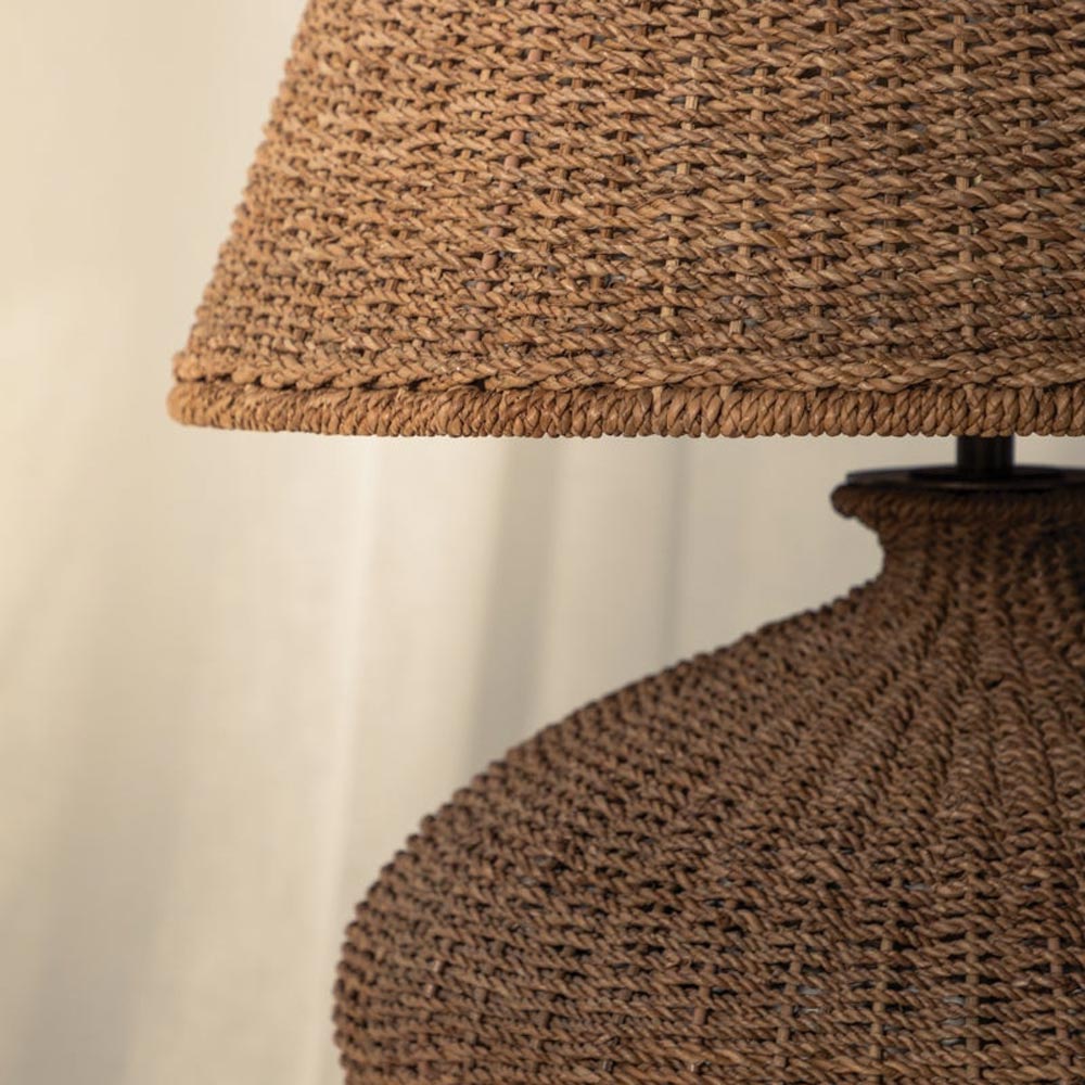 Nette Table Lamp in Detail.