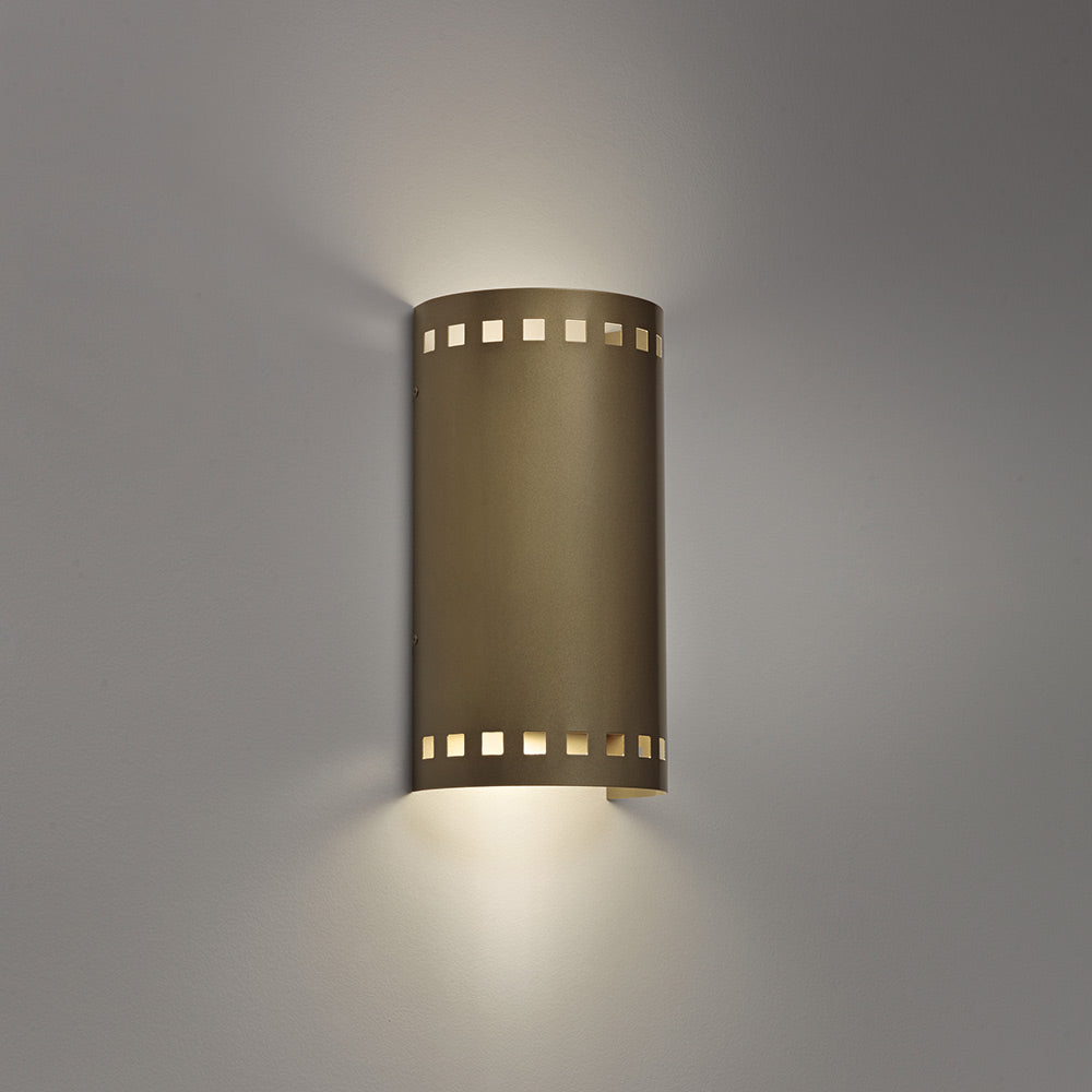 Basic Wall Light in Detail.