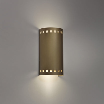 Basic Wall Light in Detail.
