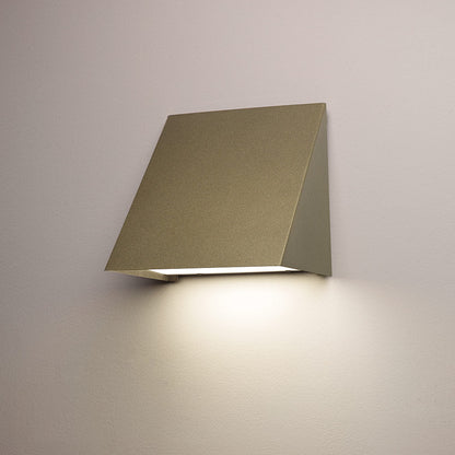 Fortis 1839 Outdoor LED Wall Light in Detail.