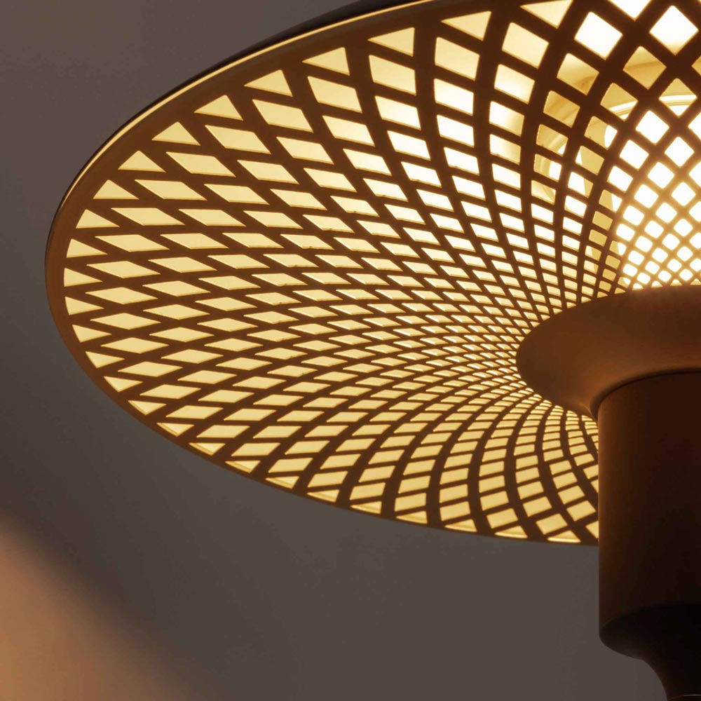 Manta Ray Floor Lamp in Detail.