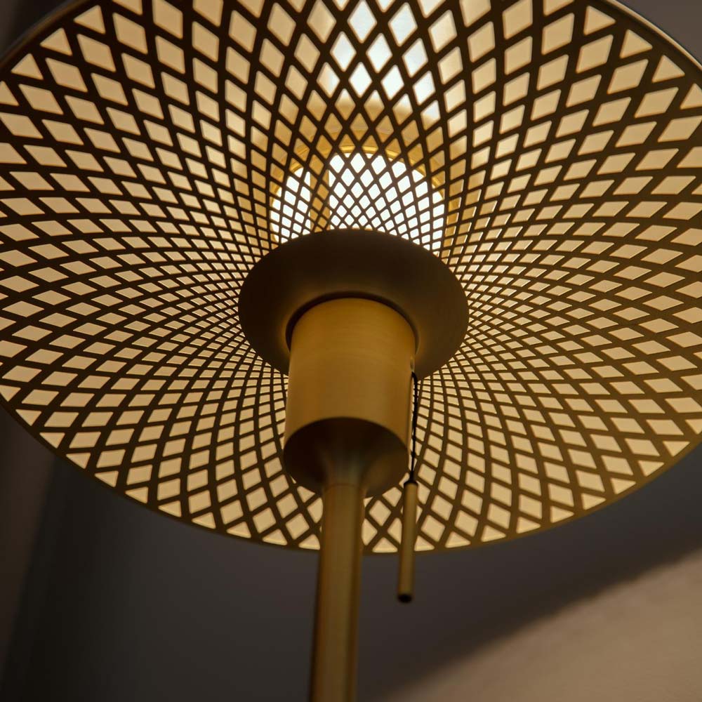 Manta Ray Table Lamp in Detail.