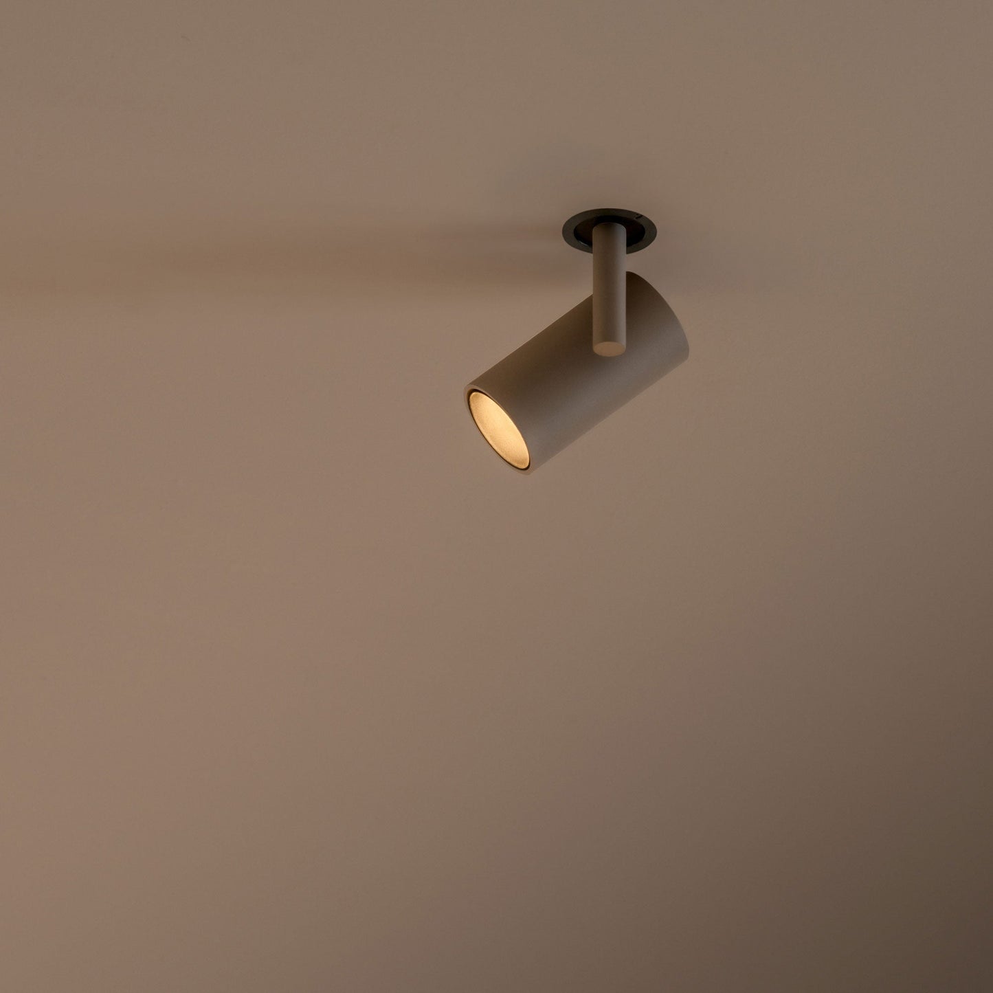 Circus Solo LED Spot Light in Detail.