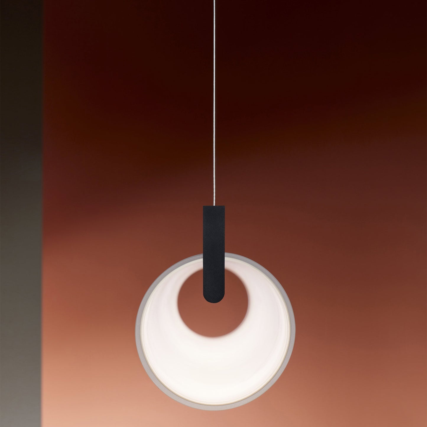 Kontorno LED Linear Pendant Light in Detail.