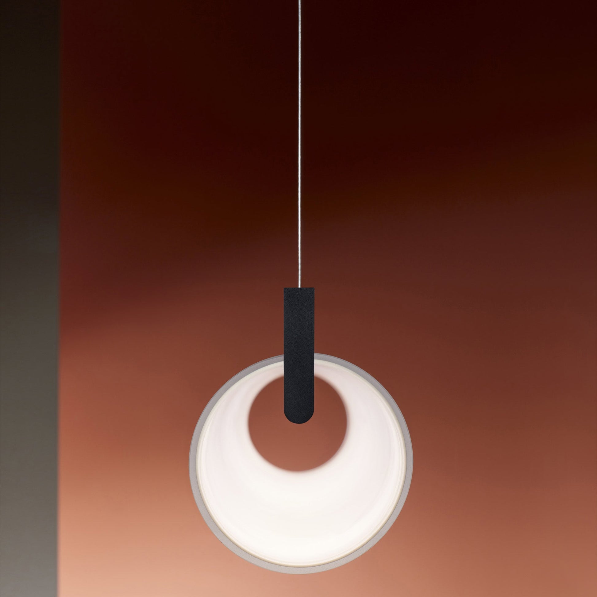 Kontorno LED Linear Pendant Light in Detail.