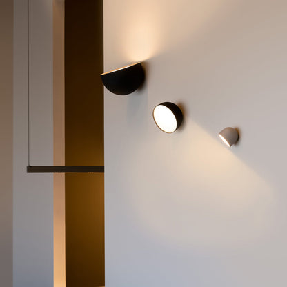 Plusminus Solo LED Flat Ceiling / Wall Light in Detail.