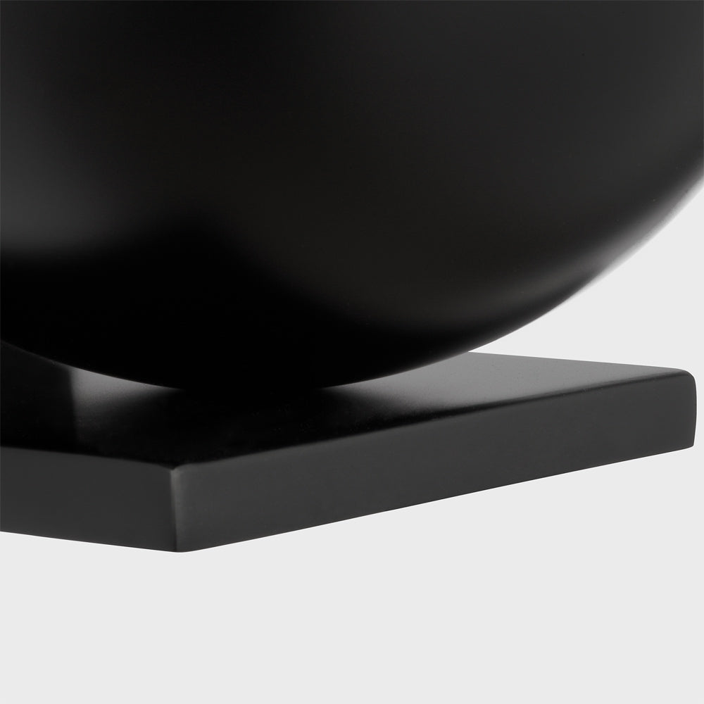 Akova LED Wall Light in Detail.