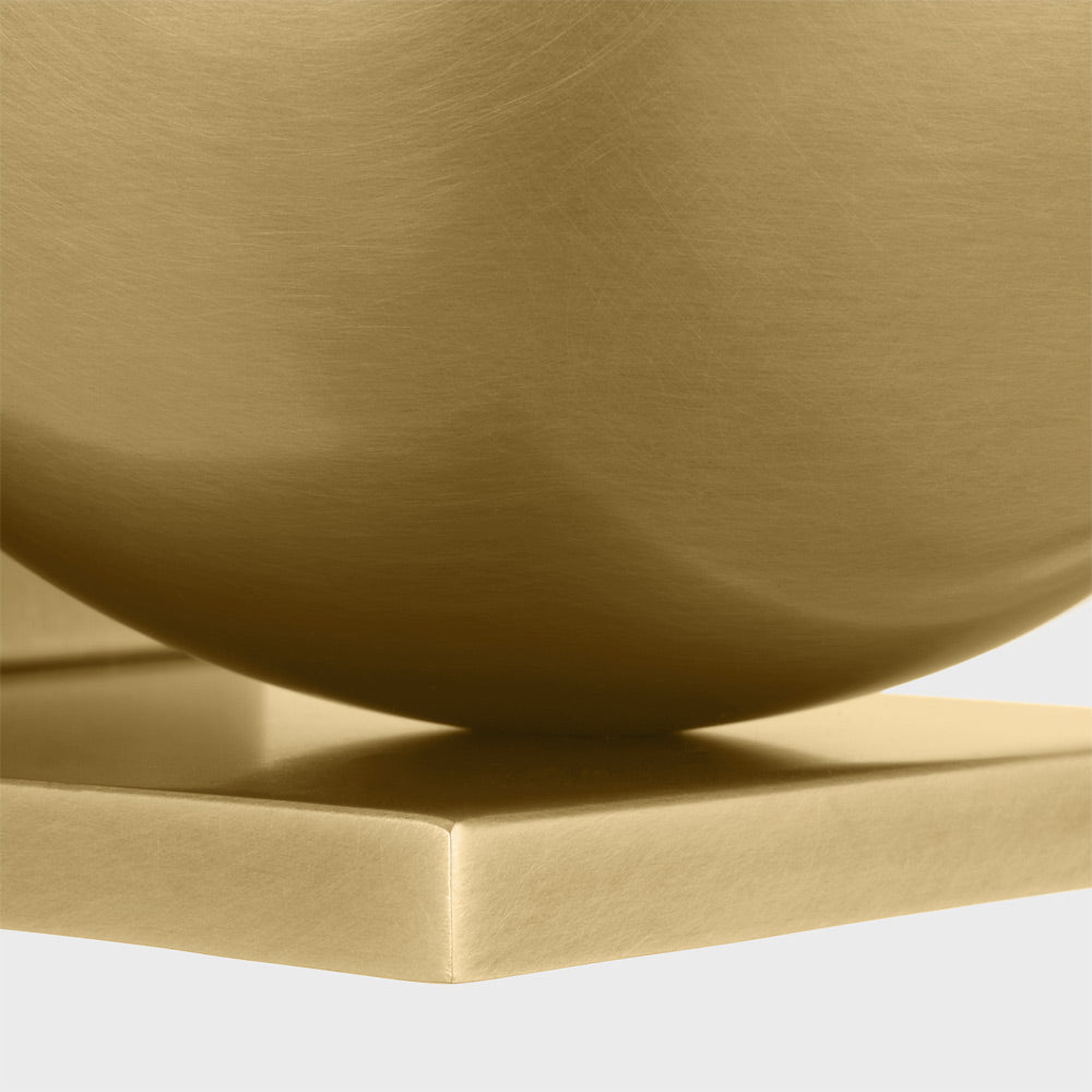 Akova LED Wall Light in Detail.