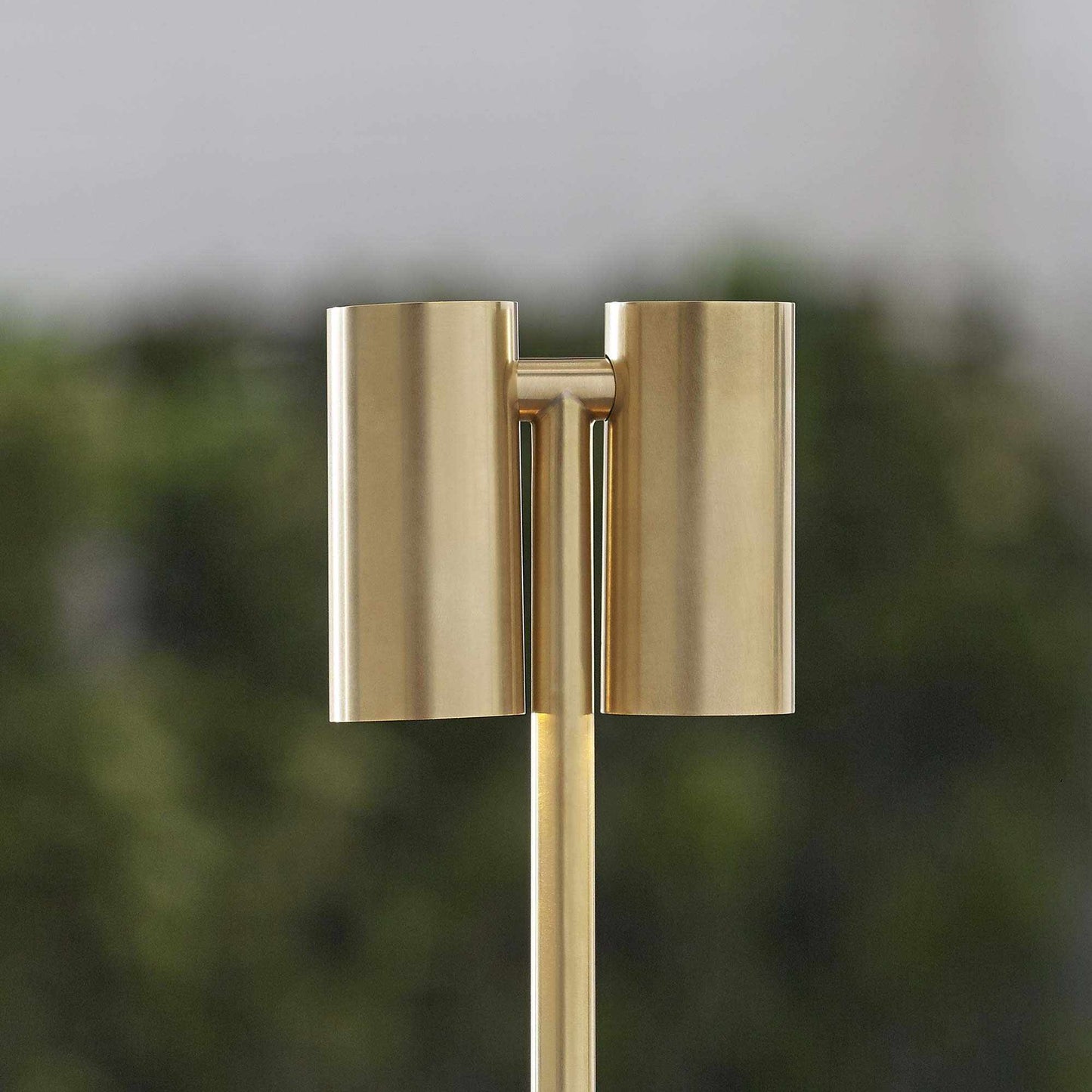 Doppia LED Table Lamp in Detail.