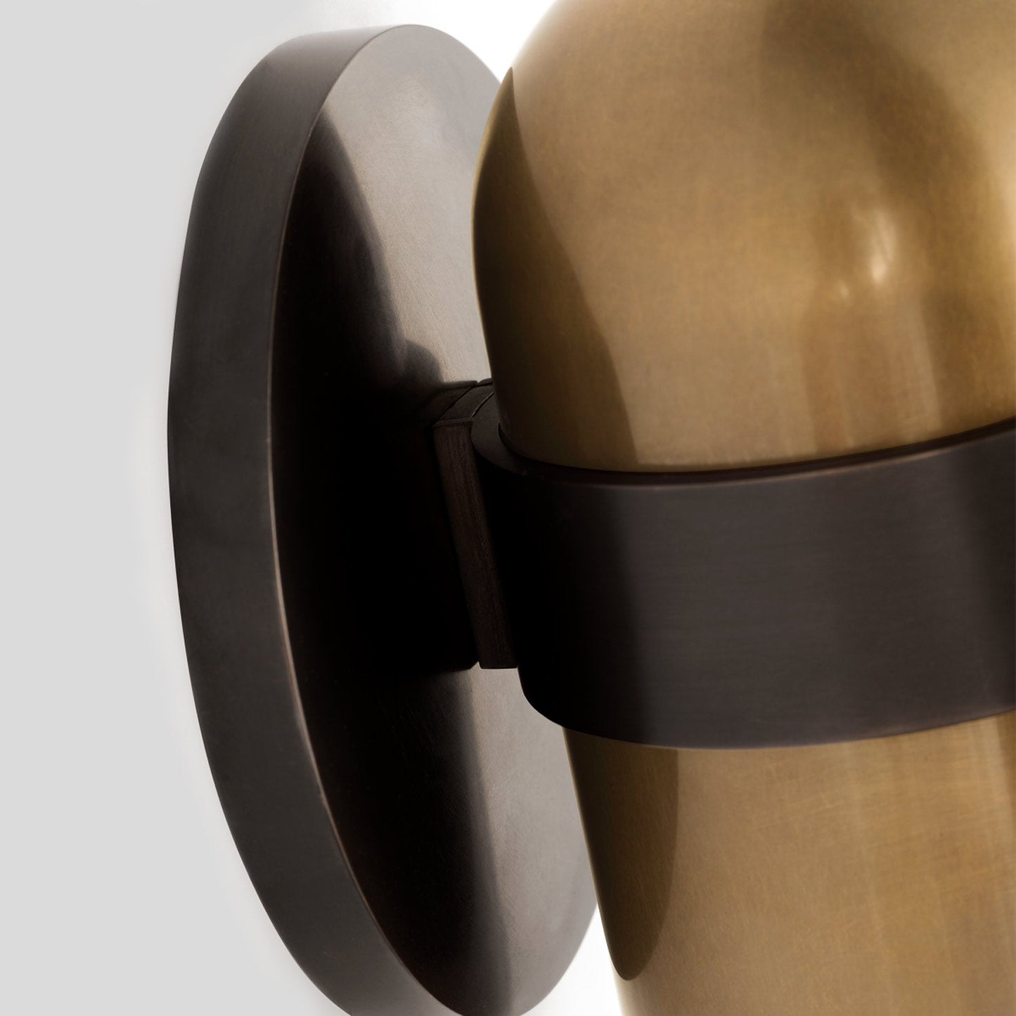 Octavia LED Wall Light in Detail.