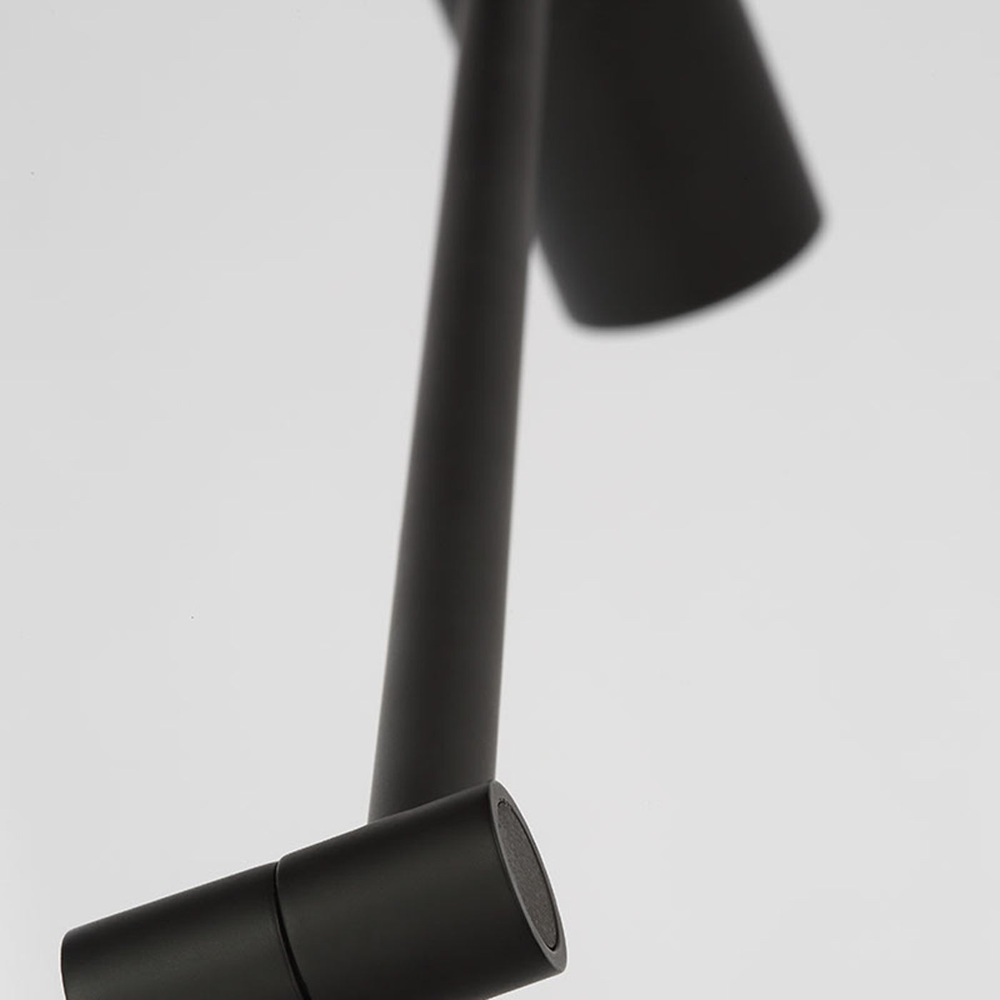 Ponte LED Floor Lamp in Detail.