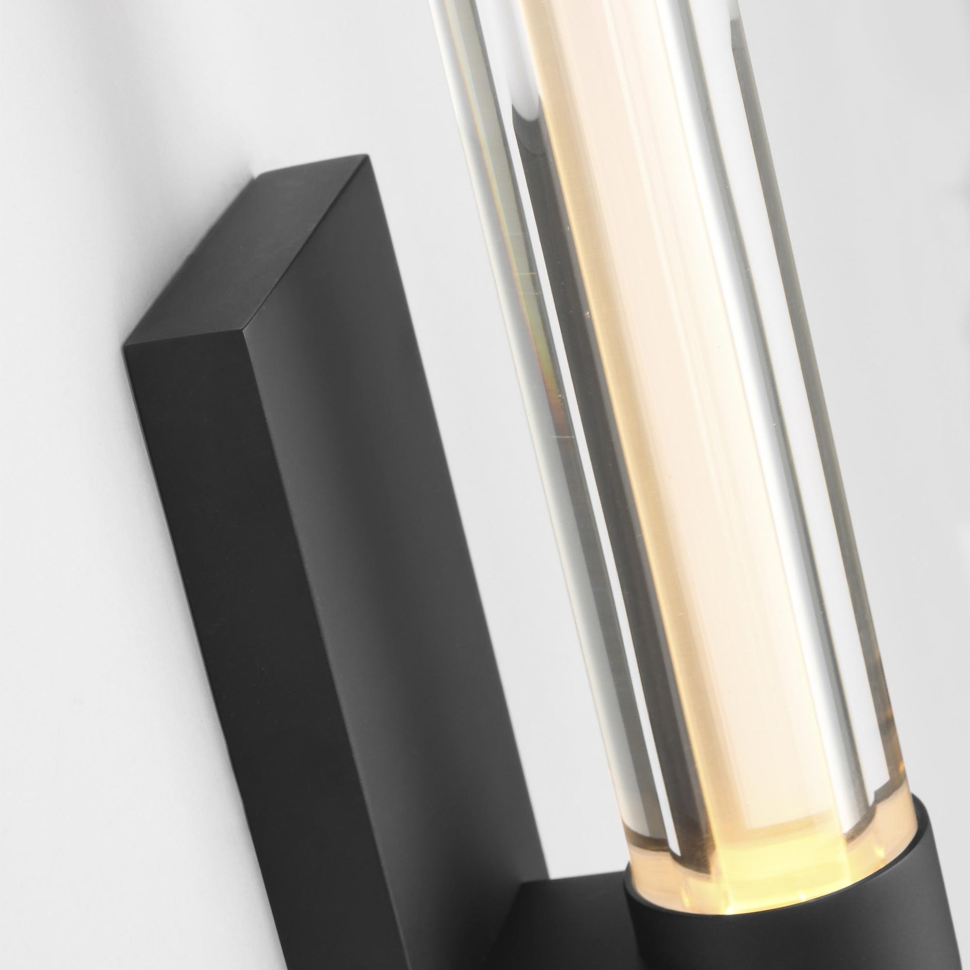 Reiya LED Wall Light in Detail.