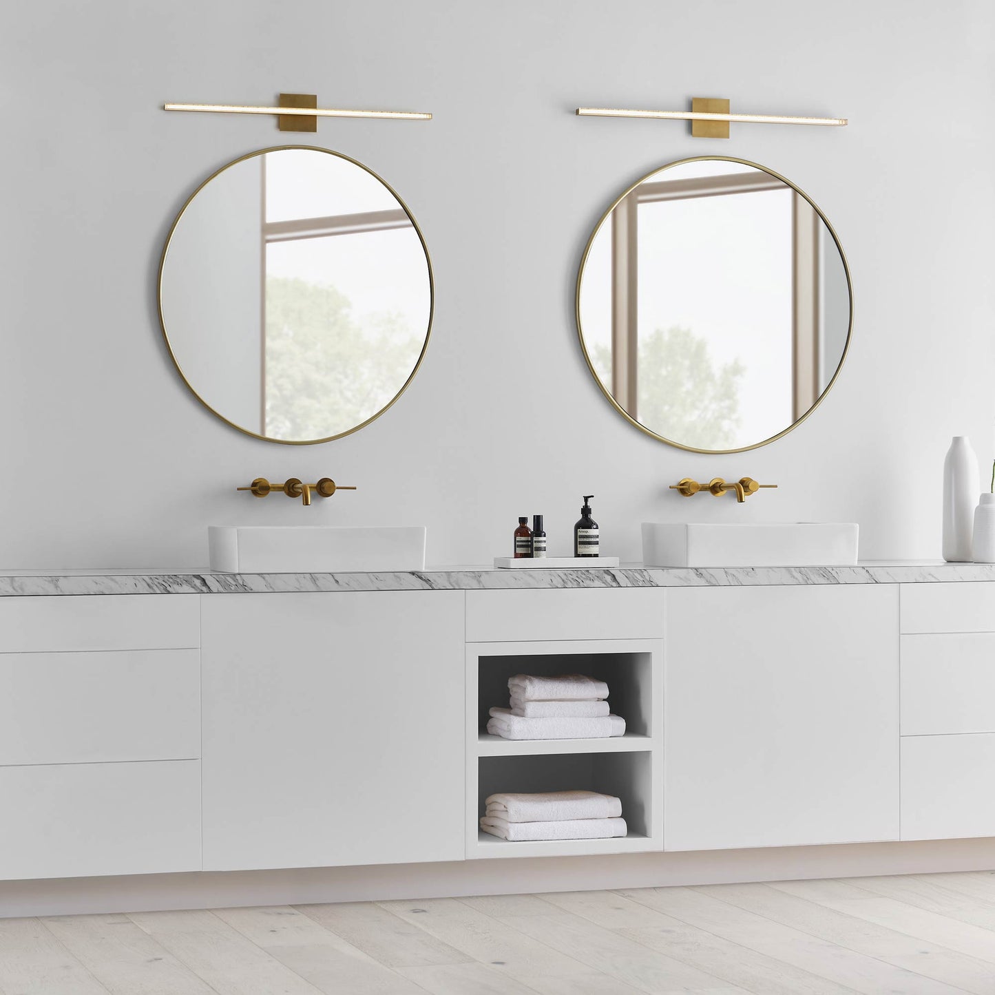 Serre LED Bath Vanity Light in bathroom.