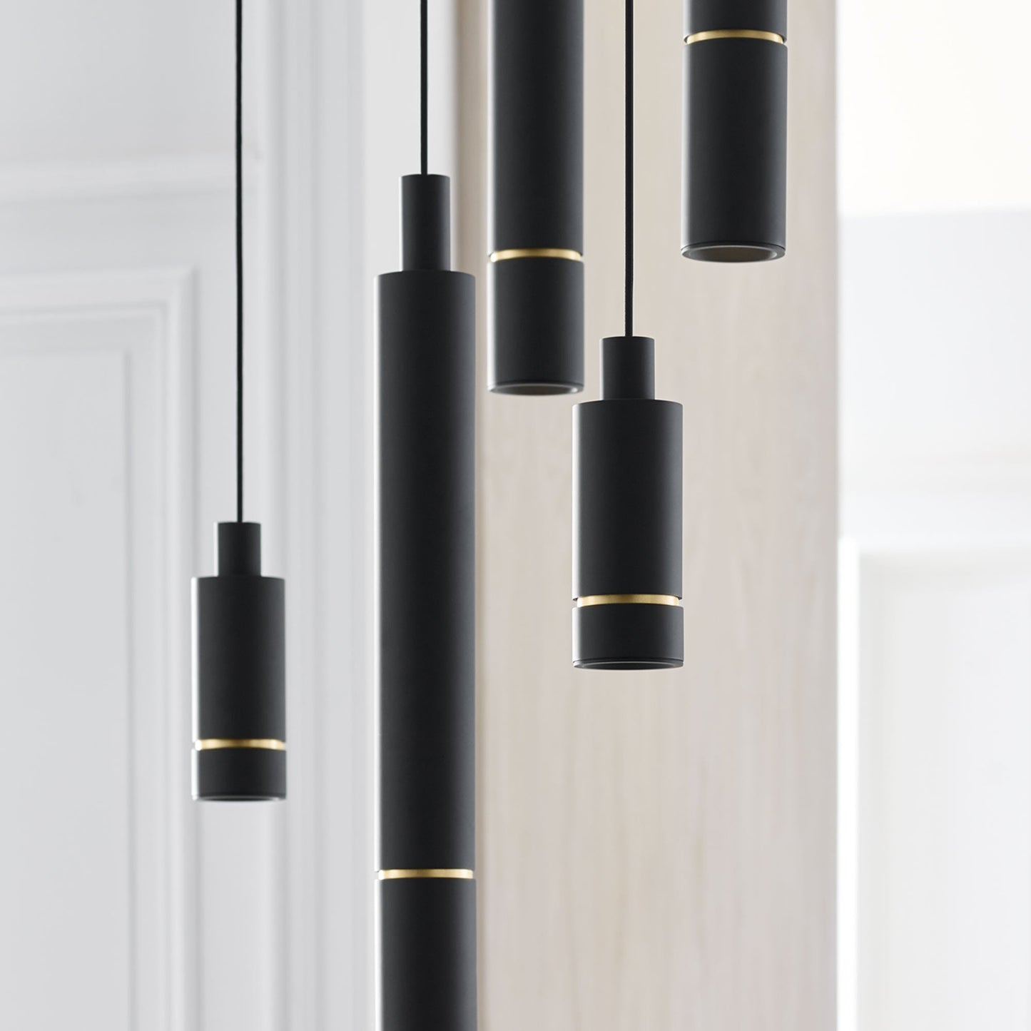 Sottile LED Pendant Light in Detail.