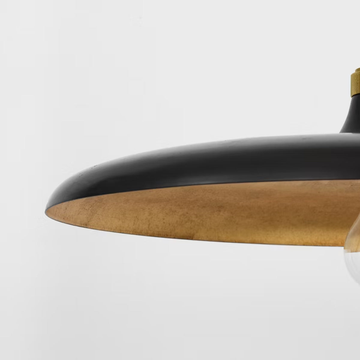 Piatto Linear Pendant Light in Detail.