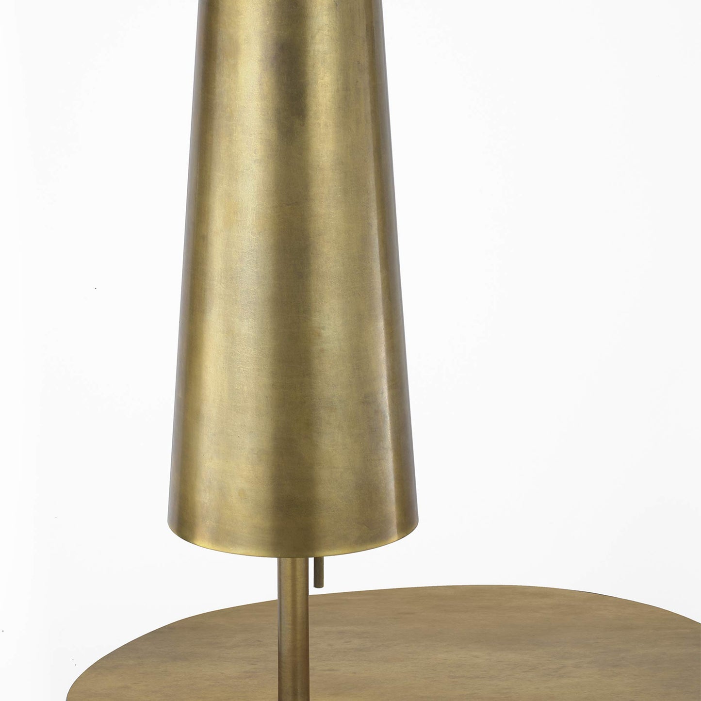 Runia Floor Lamp in Detail.