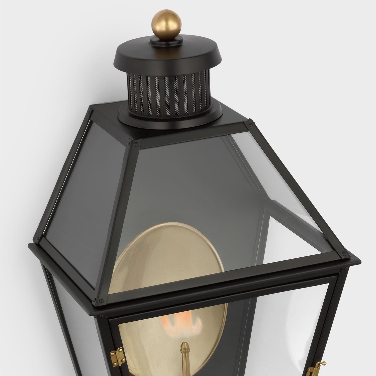 Stratford 3/4 Outdoor Gas Wall Light in Detail.