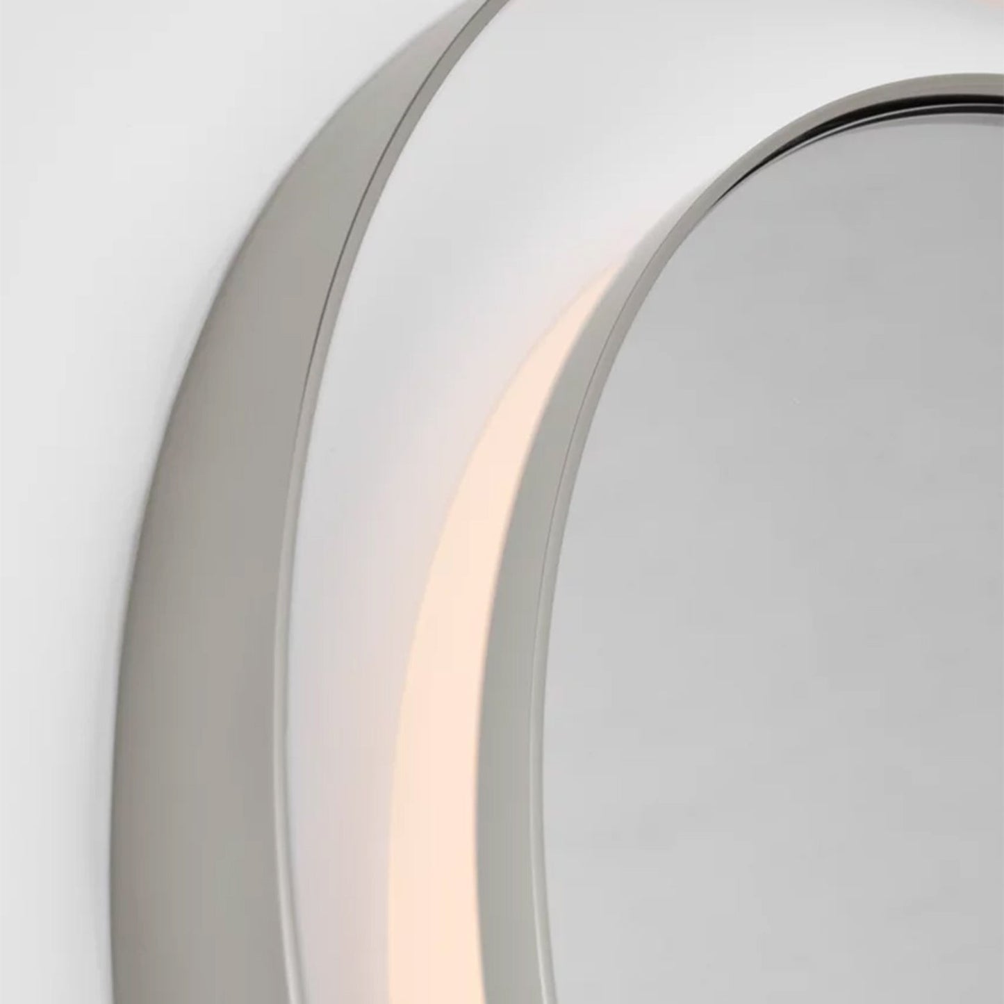 Chopin Round LED Wall Mirror in Detail.
