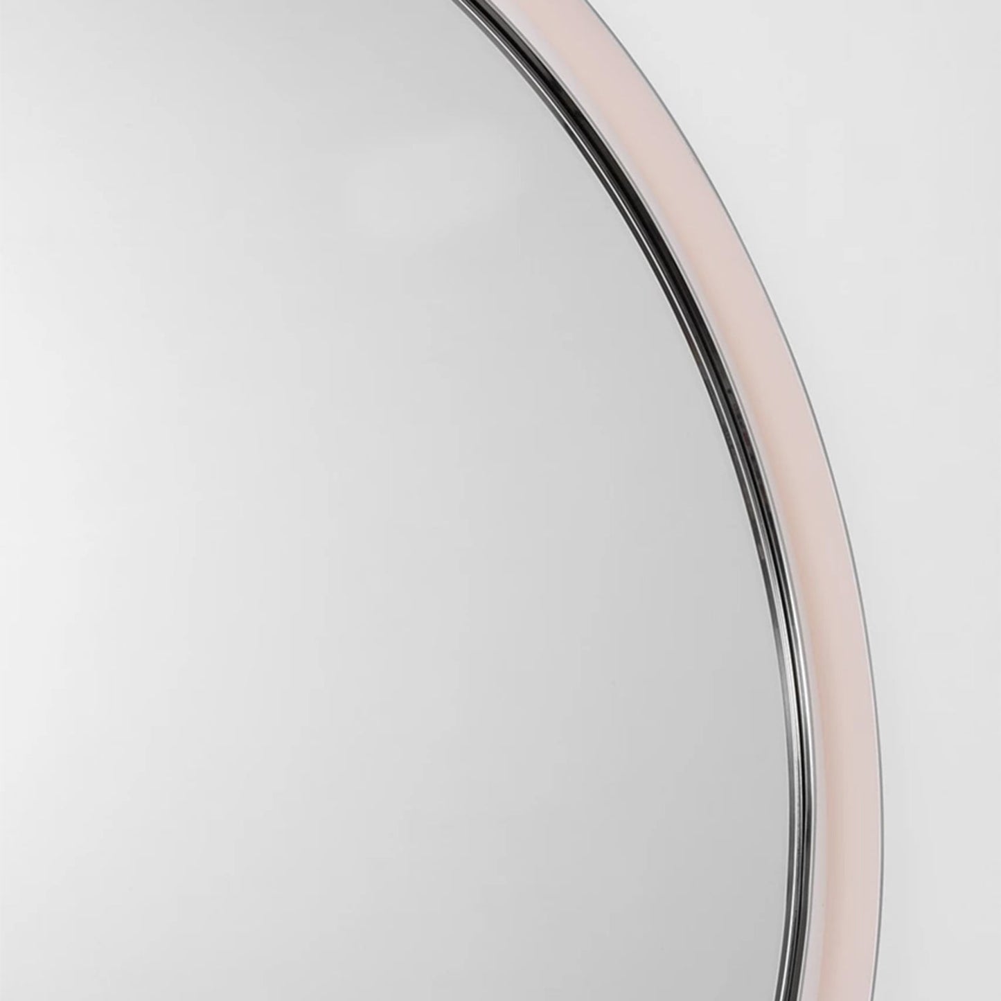 Chopin Round LED Wall Mirror in Detail.