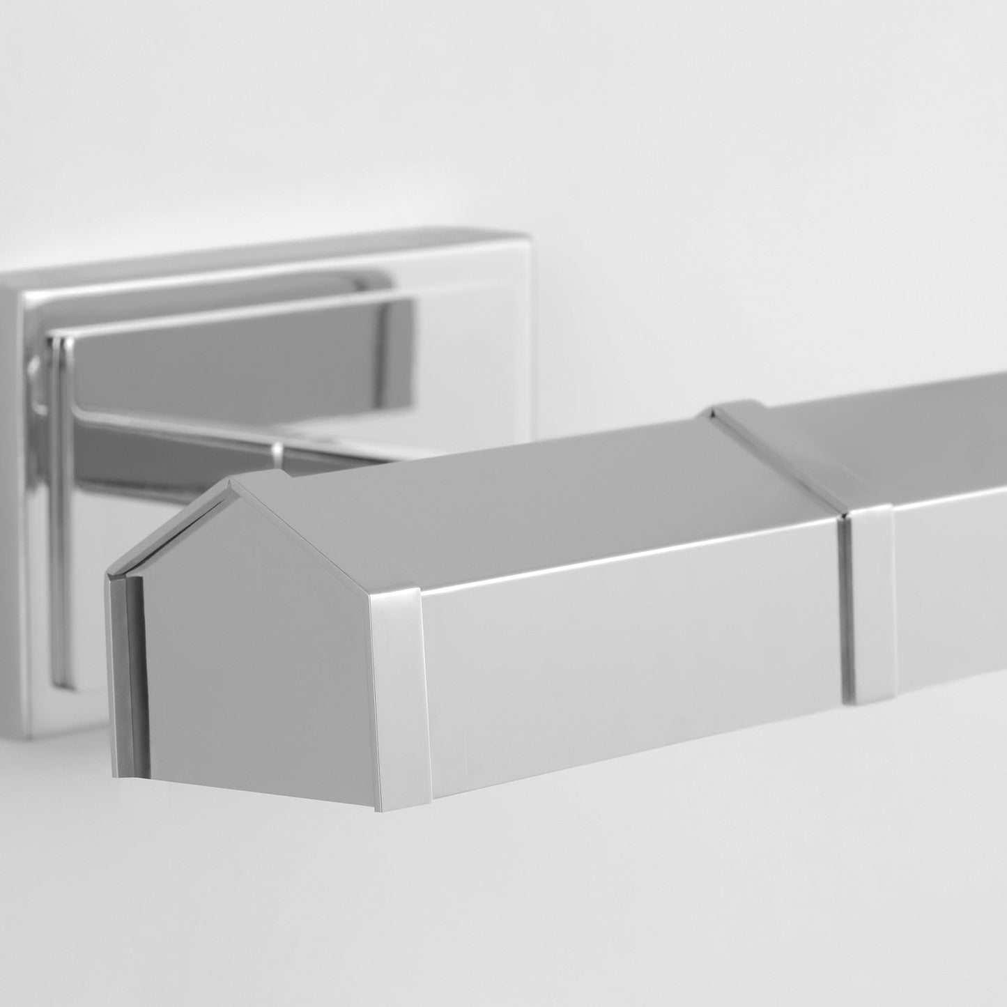 Granby Picture Light in Detail.