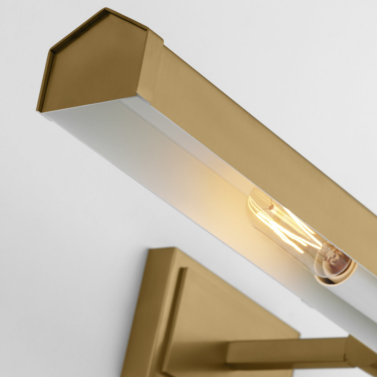 Granby Picture Light in Detail.