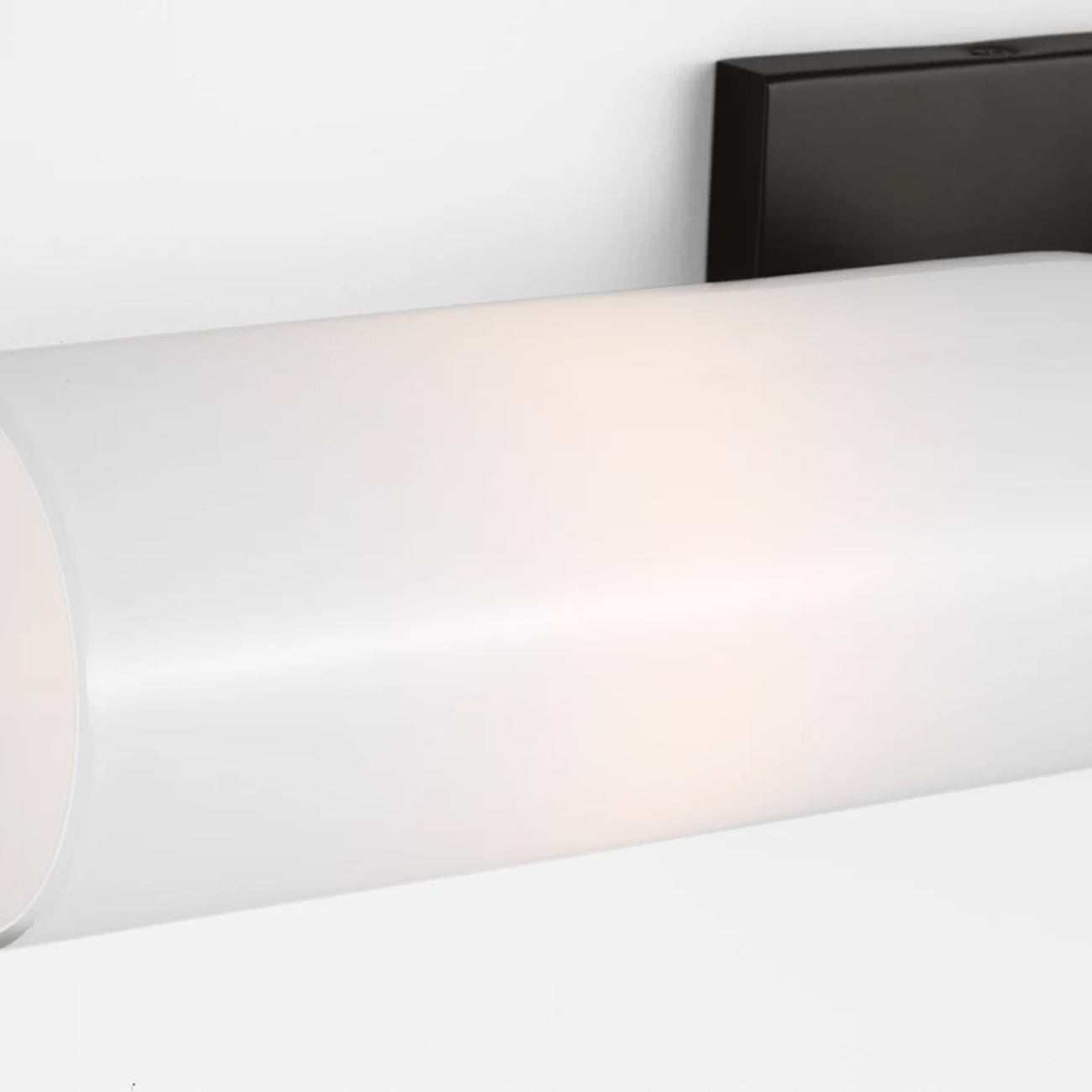Maroux Bath Wall Light in Detail.