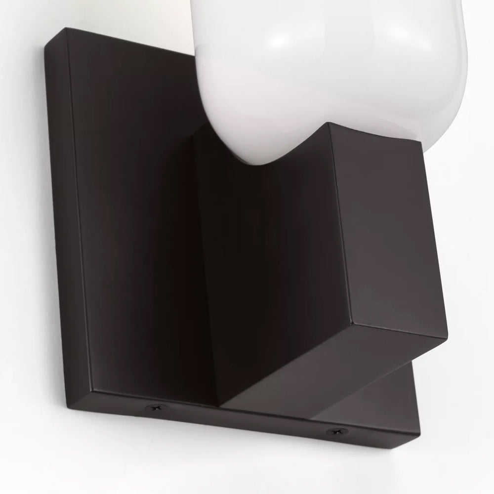 Maroux Wall Light in Detail.