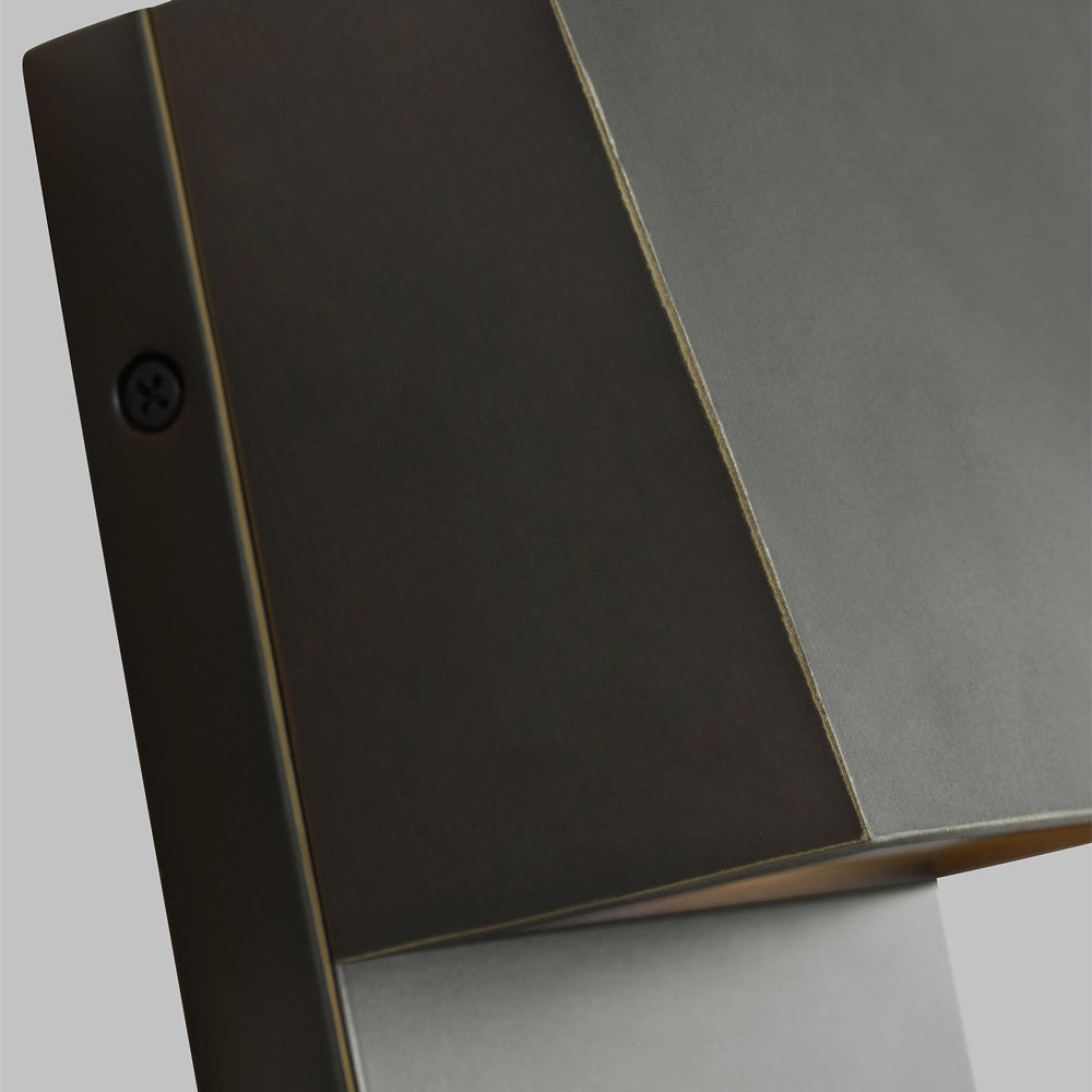 Rocha Outdoor LED Wall Light in Detail.