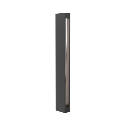Hilyne Outdoor LED Path Light in Black on Aluminum.