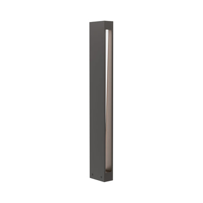 Hilyne Outdoor LED Path Light in Bronze on Aluminum.