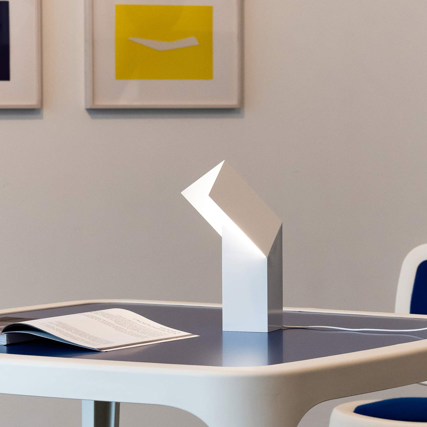 Lineair LED Table Lamp in Detail.