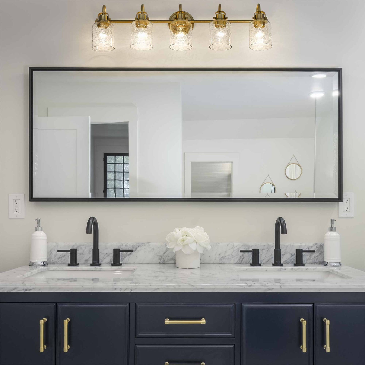 Kinsley Bath Vanity Light in bathroom.