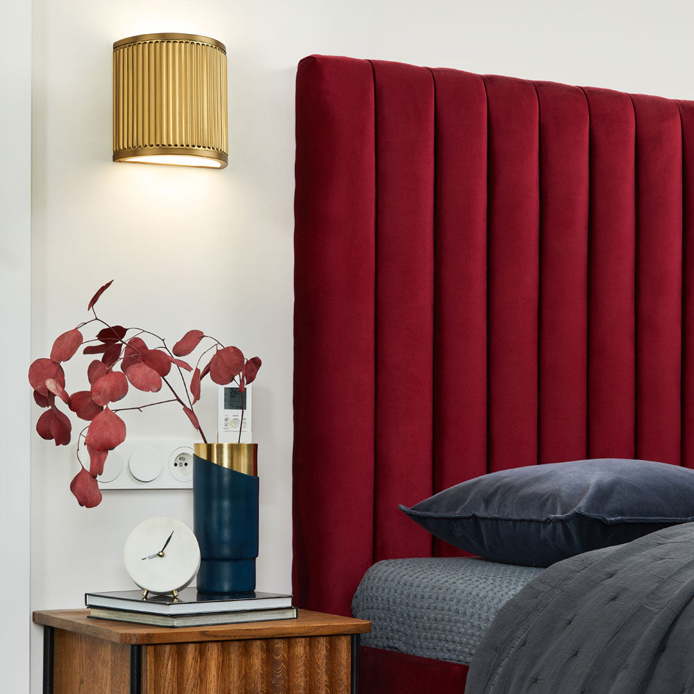 Stari LED Single Wall Light in bedroom.