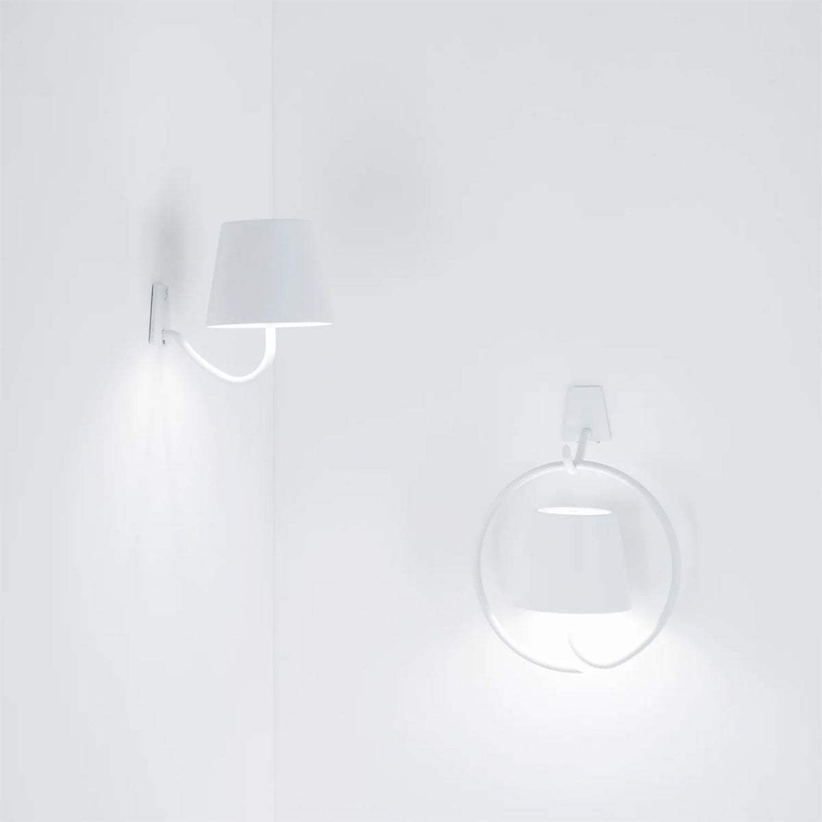 Poldina Magnetic Outdoor LED Rechargeable Wall Light with Mounting Bracket in Detail.