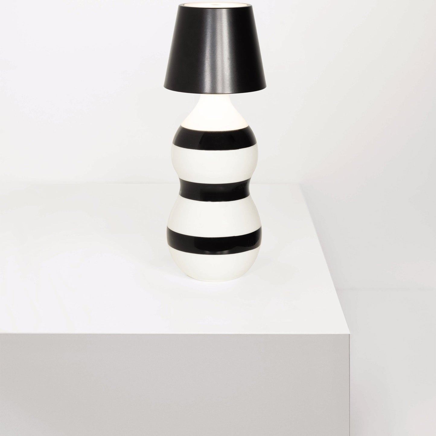 Poldina Pro Lido Bottle Outdoor Rechargeable LED Table Lamp in Detail.