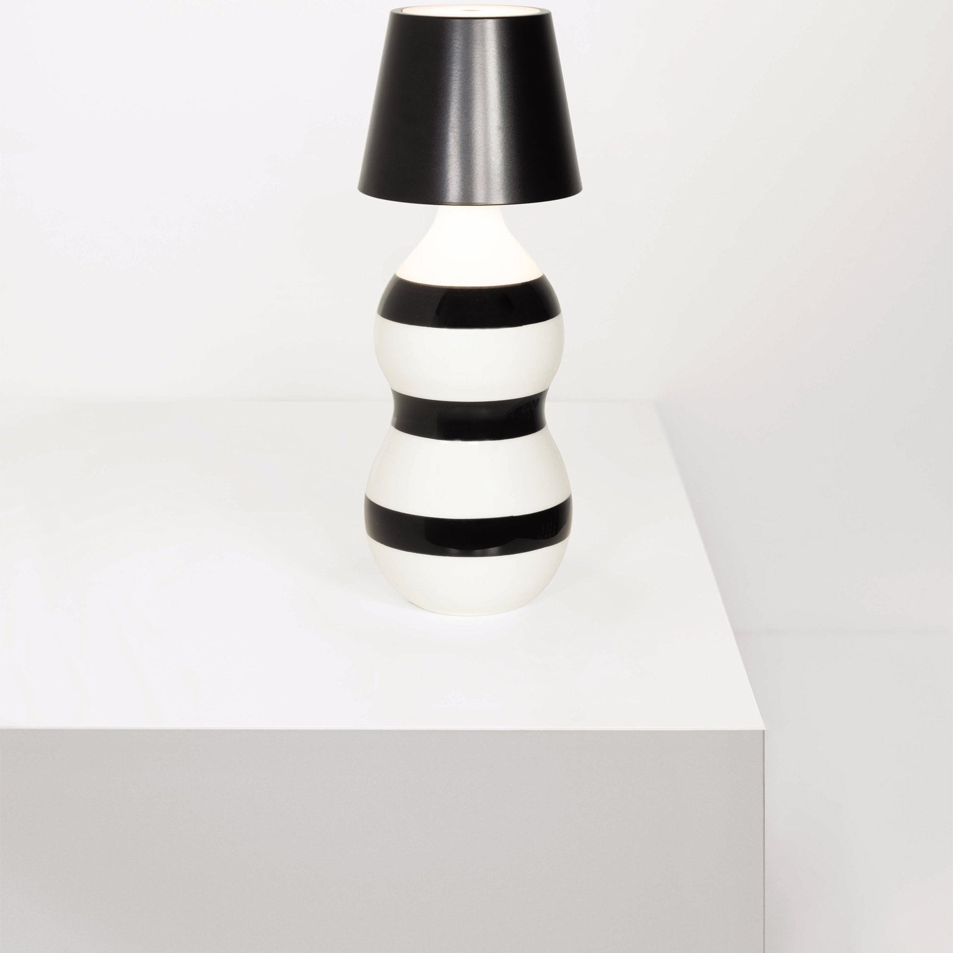 Poldina Pro Lido Bottle Outdoor Rechargeable LED Table Lamp in Detail.