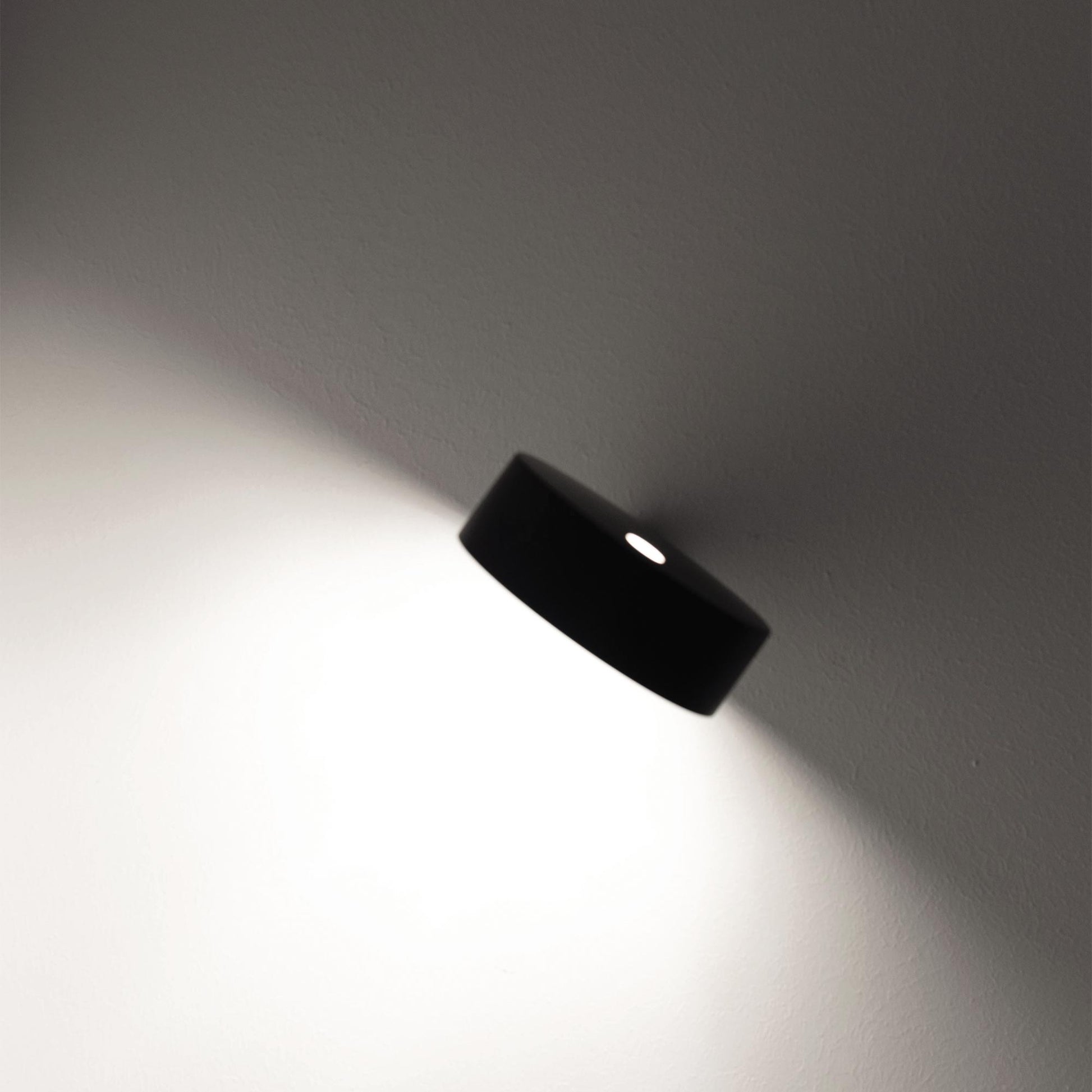 Super O Outdoor Rechargeable LED Wall Light in Detail.