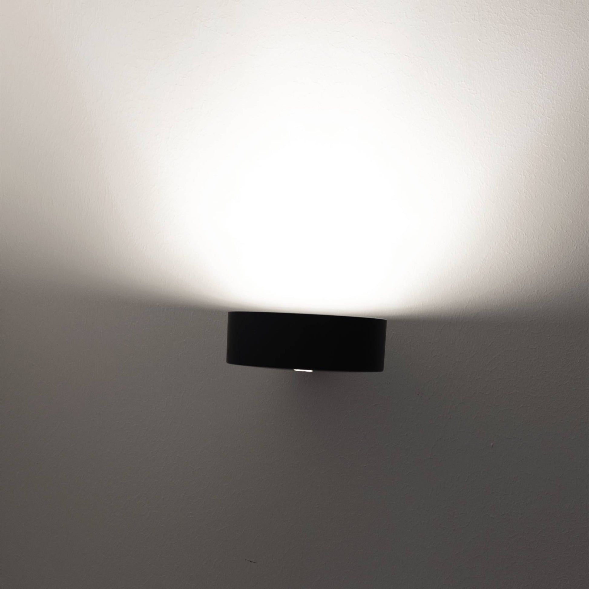 Super O Outdoor Rechargeable LED Wall Light in Detail.