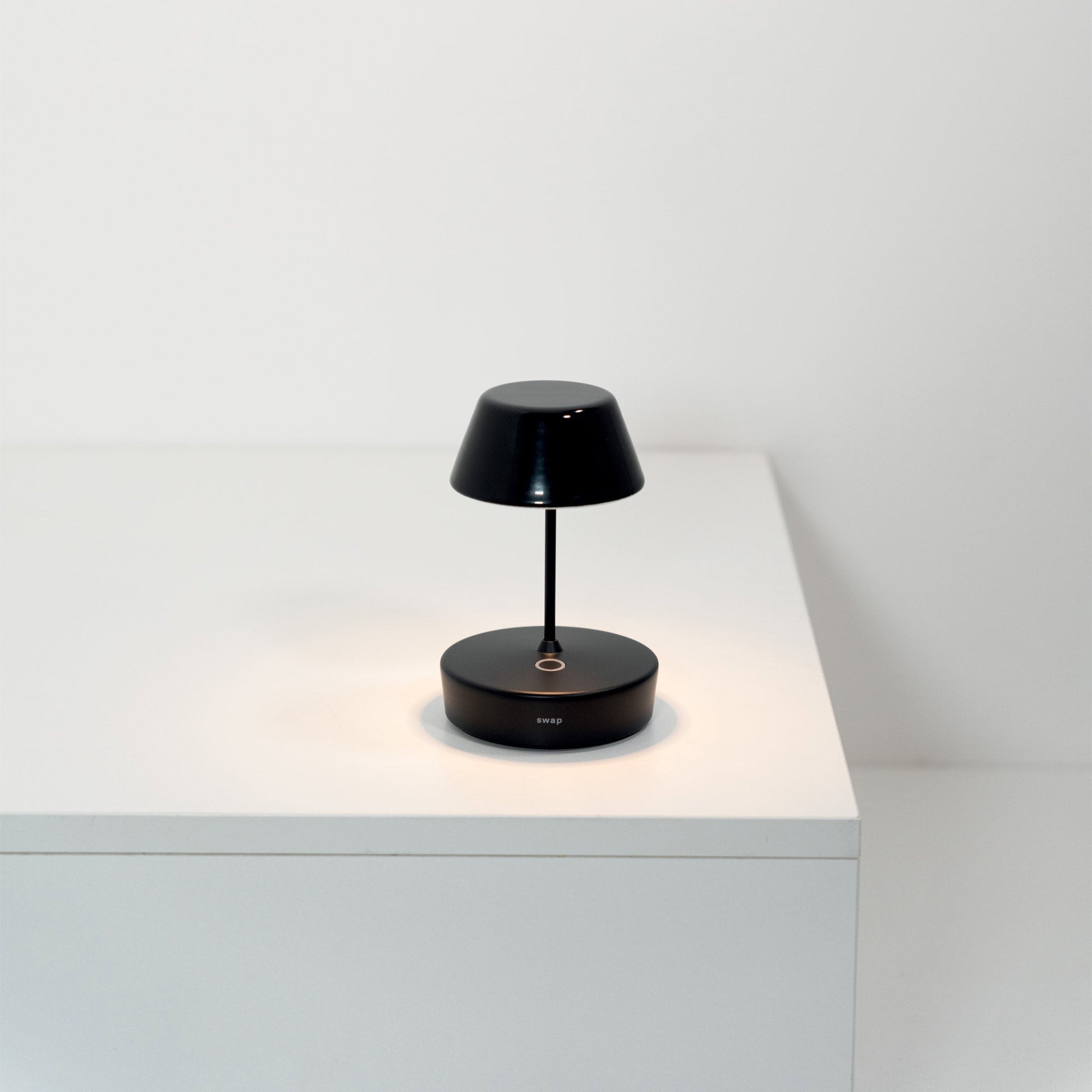 Swap Pro Mini Outdoor Rechargeable LED Table Lamp in Detail.