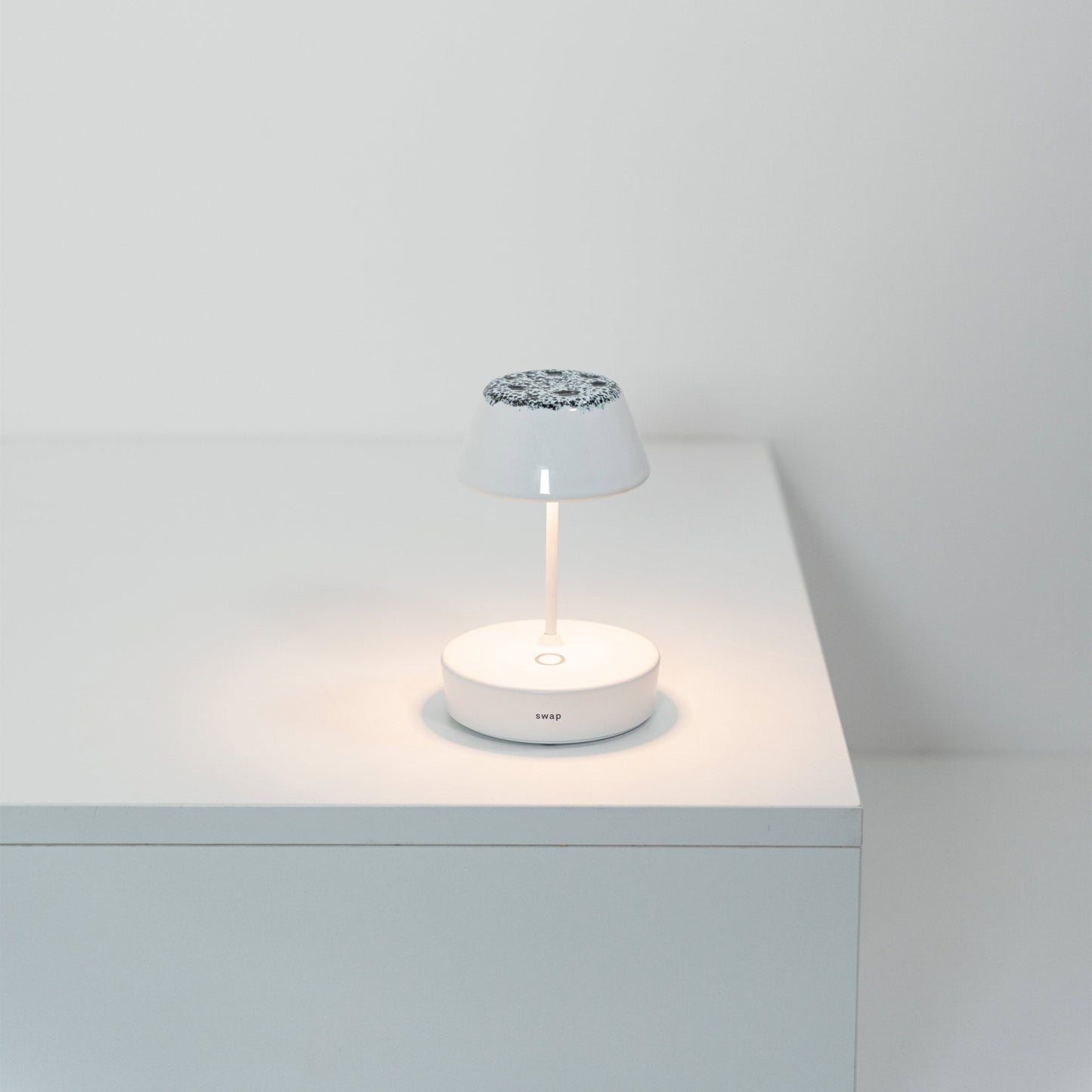 Swap Pro Mini Outdoor Rechargeable LED Table Lamp in Detail.