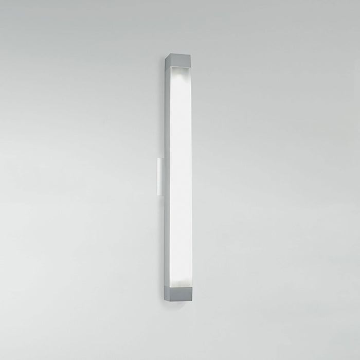 2.5 Square Strip LED Wall Light in Small (3000K).