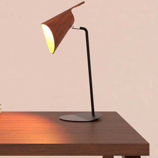 Balance Table Lamp in Detail.