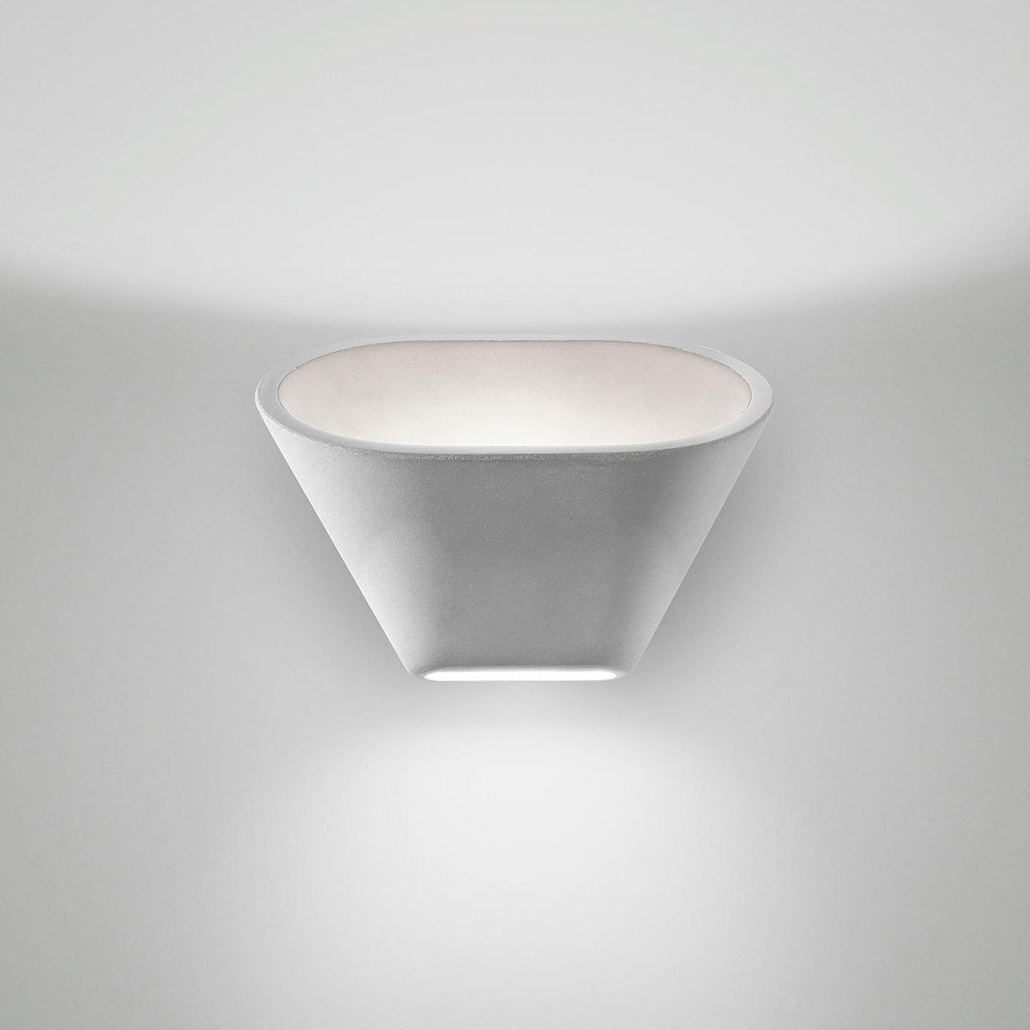 Aplomb LED Wall Light in White.